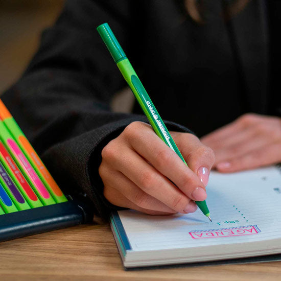 Line-Up Fineliners 0.4mm with Case stand, 32 pieces
